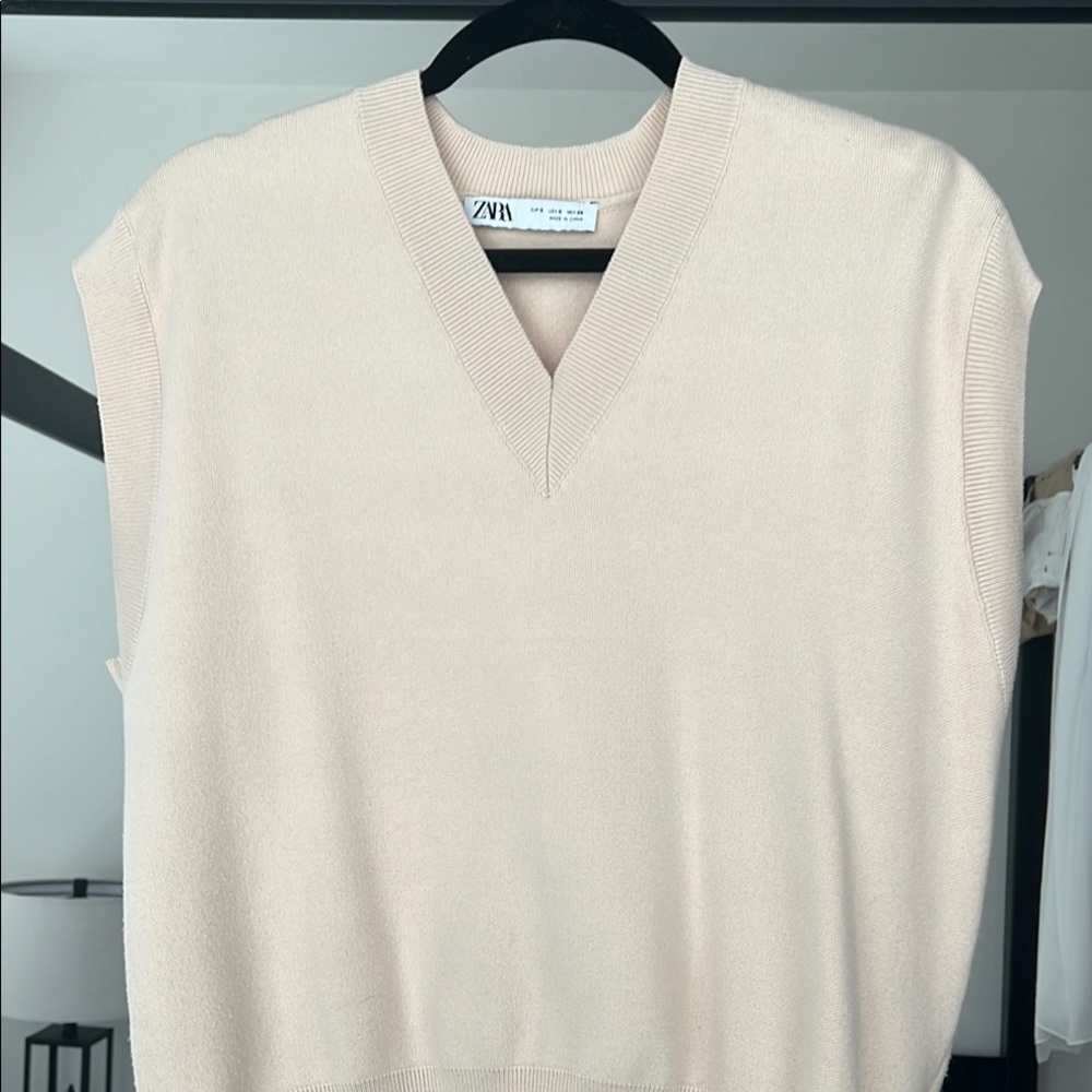 Zara Cream V-Neck Sweater Classic Knit